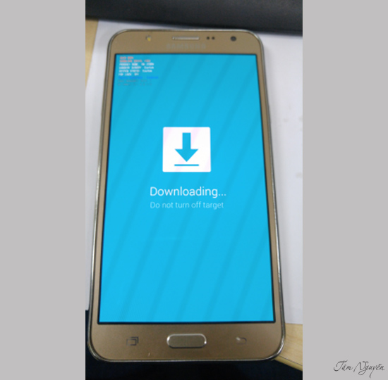 Bấm tăng âm lượng để vào chế độ download