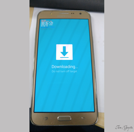 Bấm tăng âm lượng để vào chế độ download