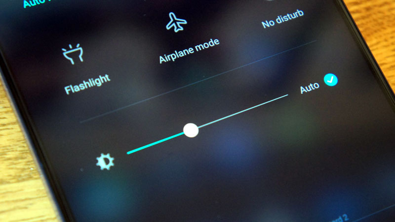 Giảm độ sáng màn hình ở mức 60-70%