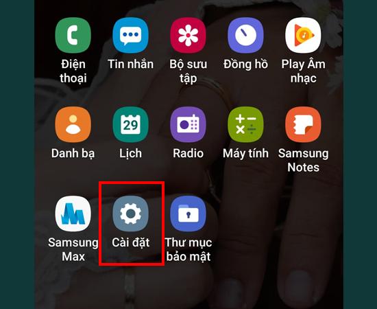 Hãy trang trí cho chiếc điện thoại Samsung Galaxy J3 của bạn với những ảnh nền độc đáo của Samsung. Với hàng nghìn lựa chọn ảnh nền đa dạng và đẹp mắt, Samsung sẽ giúp bạn tạo nên một không gian màn hình độc đáo và thú vị hơn bao giờ hết. Bấm để xem ngay!