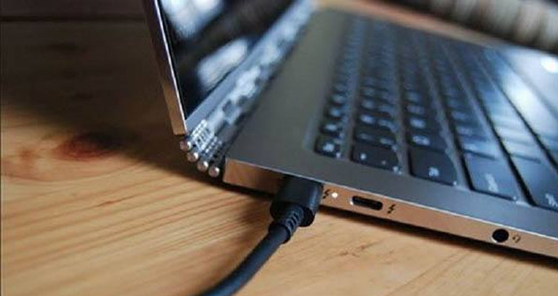 Kiểm tra và cắm chặt lại dây cáp laptop