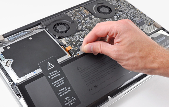 Th&ocirc;ng thường th&igrave; chu k&igrave; sạc của m&ocirc;̣t chi&ecirc;́c Macbook là 1000 l&acirc;̀n