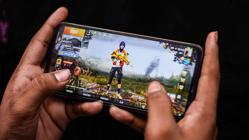 Chơi các tựa game cấu hình cao cũng gây tốn pin