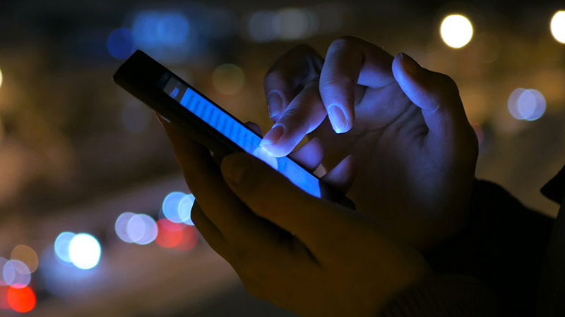 Giảm độ sáng màn hình để tiết kiệm pin