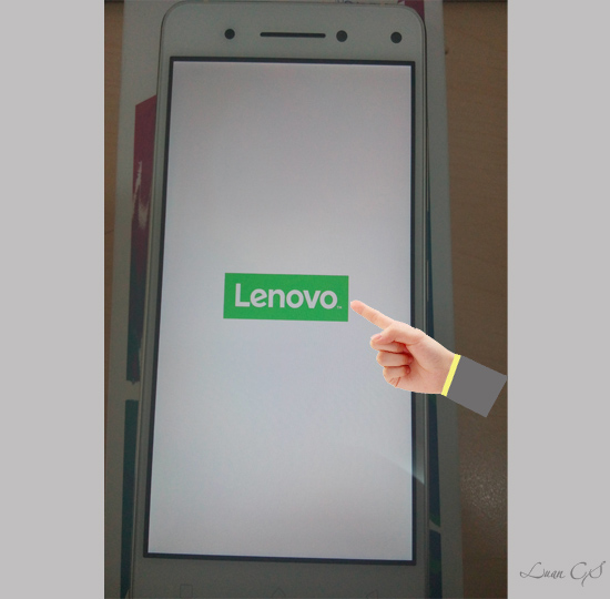 Thả phím nguồn nhưng vẩn giữ tăng âm lượng