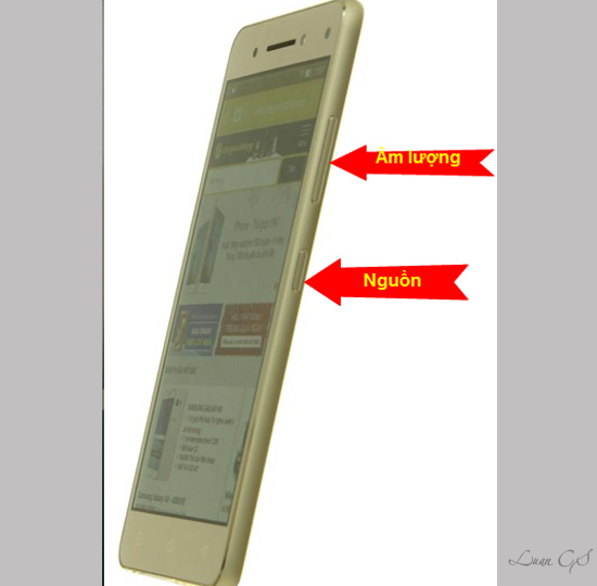 Bấm nguồn kết hợp tăng âm lượng