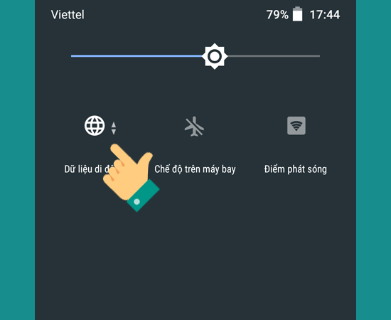 Bước 6: Cuối cùng, kéo thanh trạng thái xuốn, bạn sẽ biểu tượng Dữ liệu di động và hãy bật nó lên.