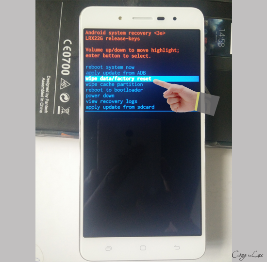 Chọn wipe data/factory reset