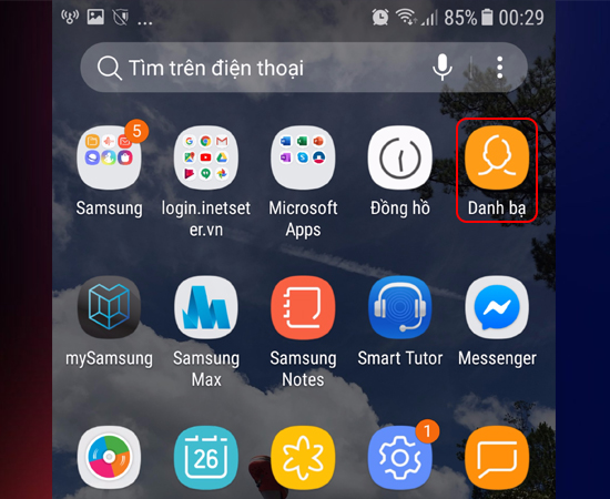 Bước 1: Đầu tiên bạn vào Danh bạ.
