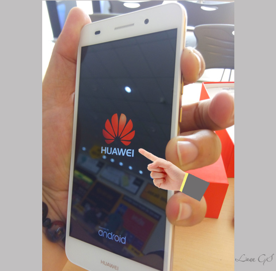 Thả phím nguồn giữ âm lượng