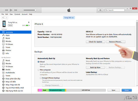 Bấm giữ phím Shift  rồi nhấn Restore iPhone