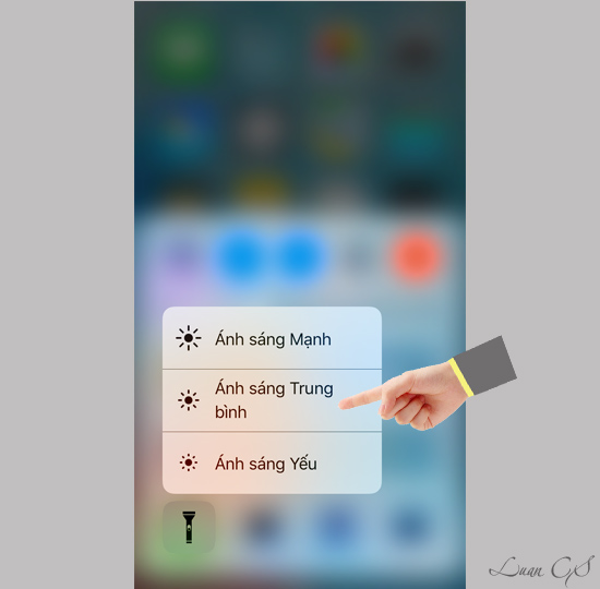 Tại đây bạn có thể tùy thích thay đổi cường độ ánh sáng đèn pin.