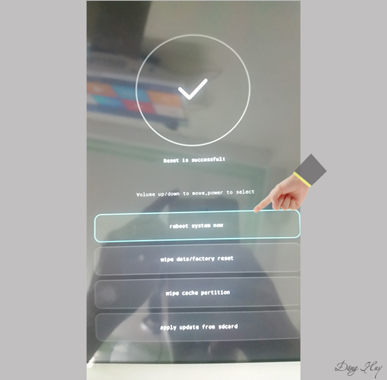 Bước 4: Chọn reboot system now để khởi động lại.