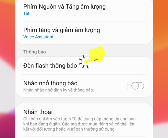 Bước 4: Sau đó bạn hãy chọn Đèn flash thông báo.