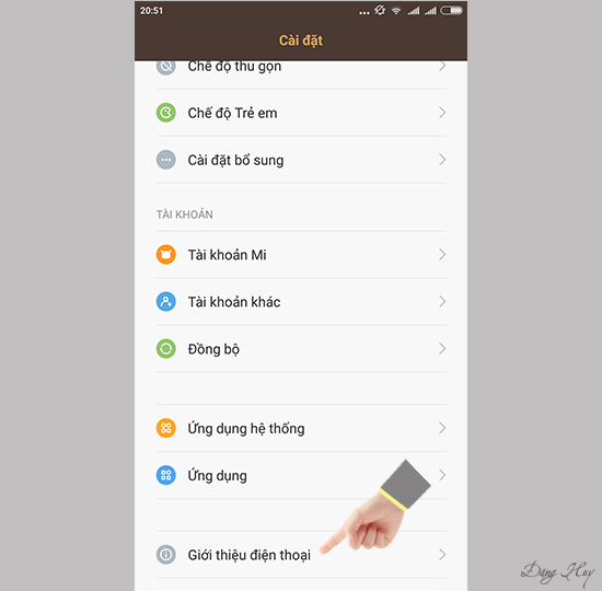 Bước 1: V&agrave;o C&agrave;i đặt chọn Giới thiệu điện thoại