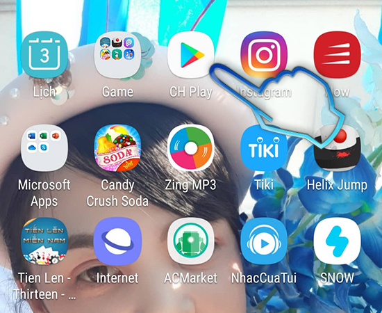 - Bước 1: Vào CH Play.