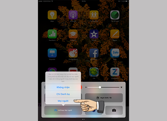 Bên chiếc iPhone muốn gửi thao tác bật tương tự
