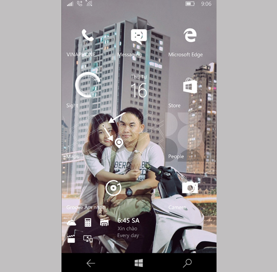 Quay về màn hình chính > Vuốt từ phải sang trái