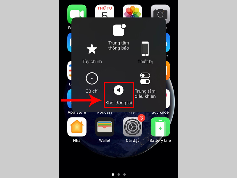 Chạm v&agrave;o n&uacute;t home ảo v&agrave; chọn Khởi động lại