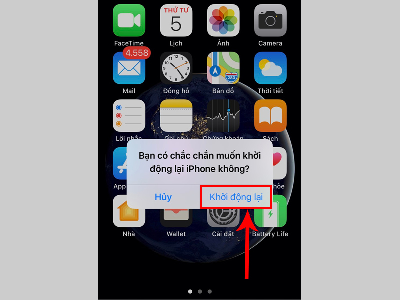 Nhấn Khởi động lại để x&aacute;c nhận bạn muốn khởi động lại điện thoại