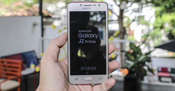 Có cần sử dụng bộ sạc nhanh để sạc pin Samsung Galaxy J2 Prime không?
