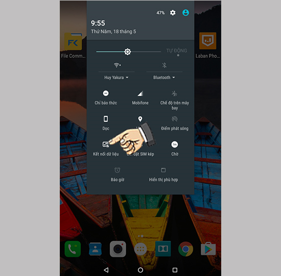 Bước 1: Vuốt trên màn hình xuống và bật "Kết nối dữ liệu".