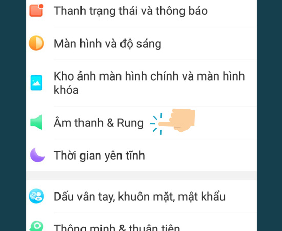 Bước 1: Đầu tiên bạn vào Cài đặt và sau đó chọn Ân thanh và rung.