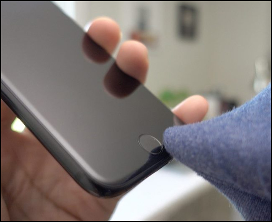 Vệ sinh Touch ID thường xuyên