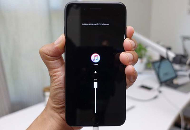 Làm sao khi màn hình iPhone 7 bị đen do dính lỗi DFU | Tin Công nghệ