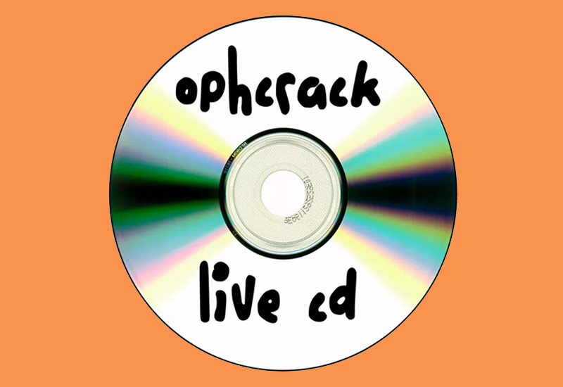 Đĩa CD chứa chương trình Ophcrack